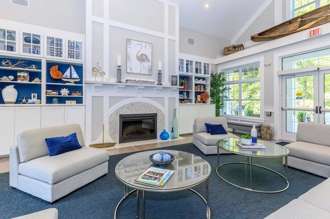 Clubhouse Sitting area - The Hamptons at Leonardtown