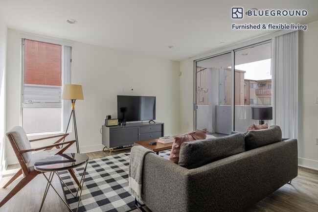 Photo - 10473 Santa Monica Blvd Unidad FL2-ID1372