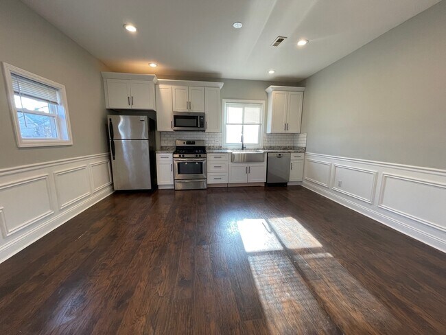 Photo - 447 W 81st St