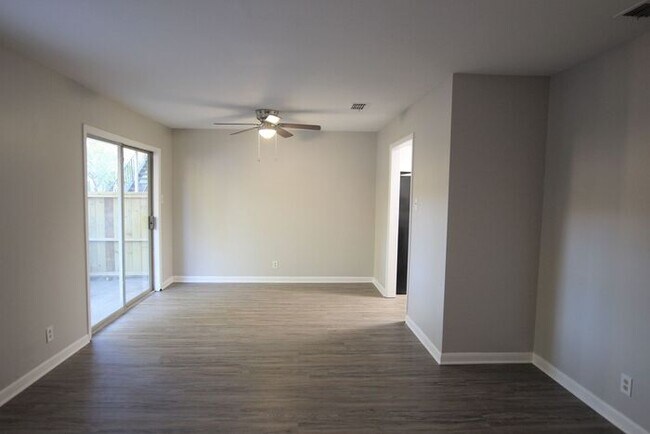 Photo - Tour Today! 2 bed 2 bath Apartment in Sout...