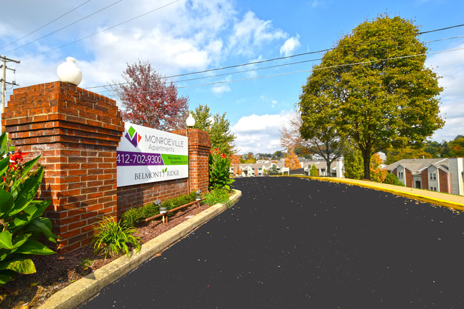 Entrada al complejo - Monroeville Apartments at Belmont Ridge