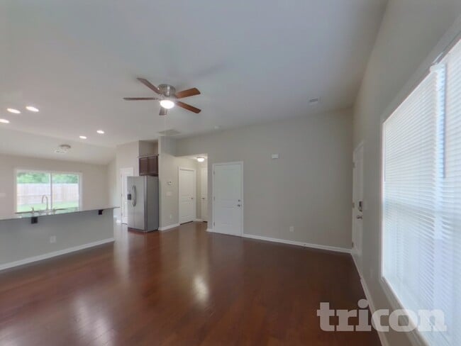 Photo - 474 Finch Ln