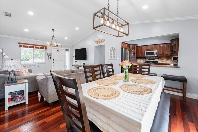 Photo - 670 NW 16th St