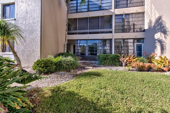 Photo - Condo just 10 minutes from Downtown Naples... Unidad 111