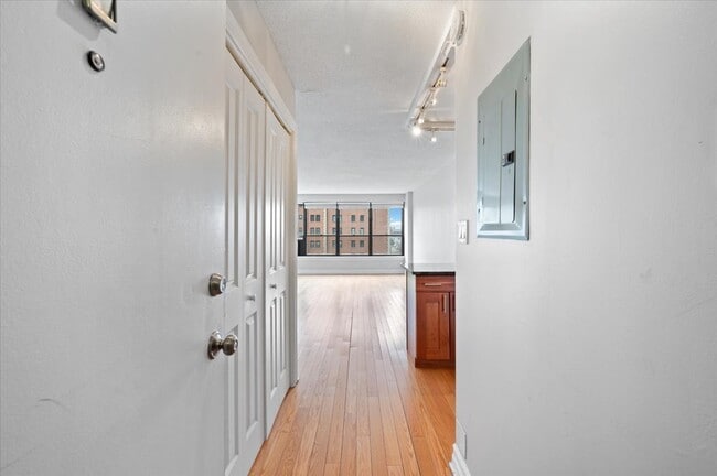 Photo - 2930 N Sheridan Rd