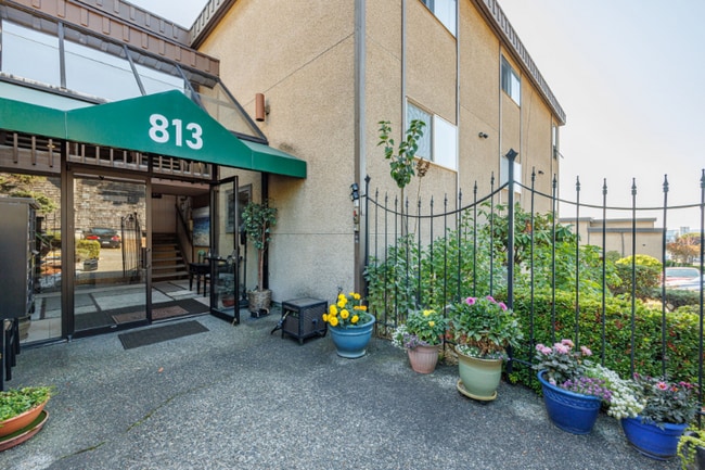 Photo - 813 S 227th Pl Unidad 6