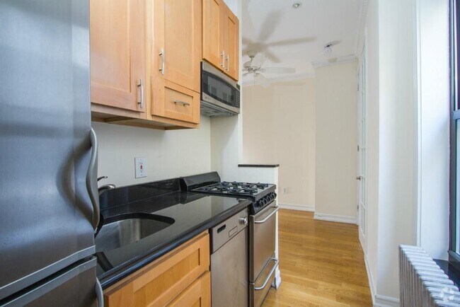 Building Photo - 416 E 13th St Rental