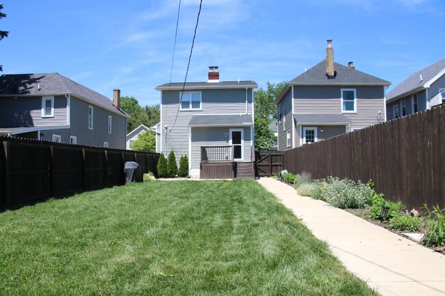Photo - 723 Siebert St