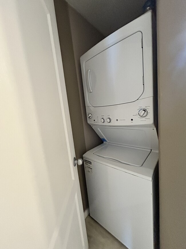 Photo - 155 Edwards Dr SW