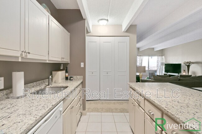130 N Pearl St Unit 1605