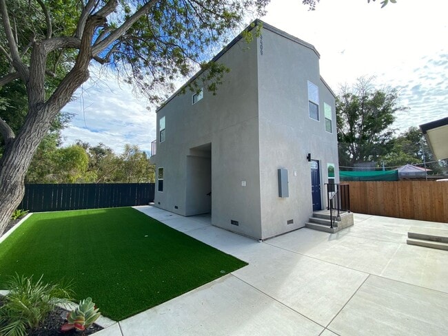 Building Photo - 5407-5409 Baja Dr Rental