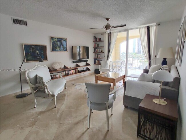 Photo - 19877 E Country Club Dr Unidad 3606