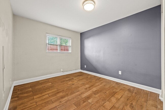 Bedroom - 692 Smith St SW