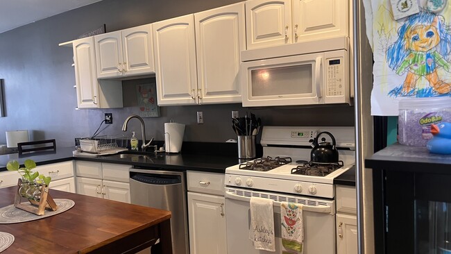 Photo - 771 E 6th St Apartments Unit 1