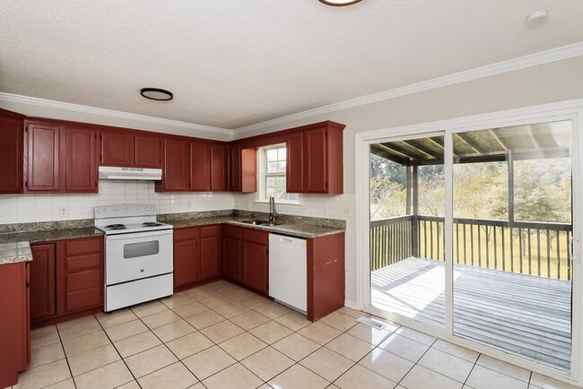 Photo - 156 Cook Rd NW