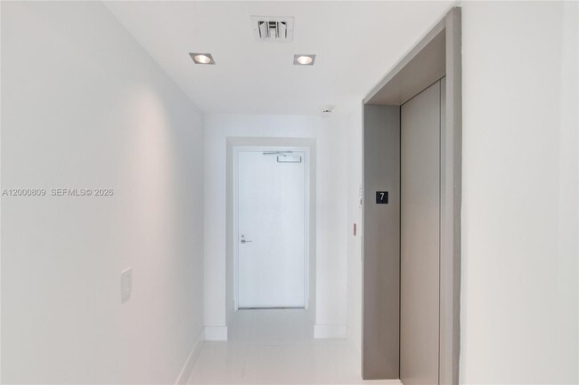 Photo - 650 NE 32nd St Unit 706