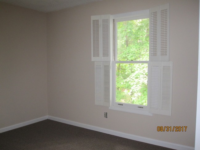 Building Photo - 121 Westview Dr Unit 50