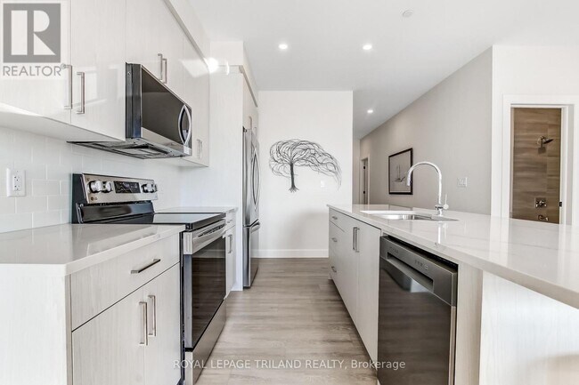 Photo - 16 Compass Trail Unité 203