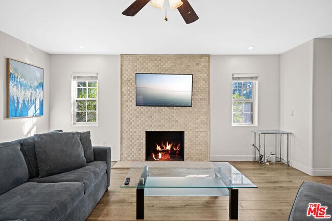 Photo - 1935 W 29th St