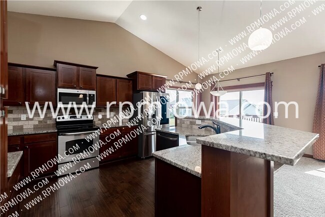 Photo - 1127 90th St