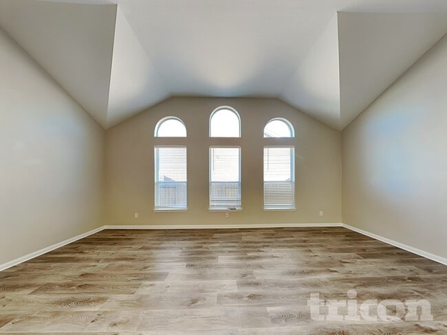 213 Lamont Rd