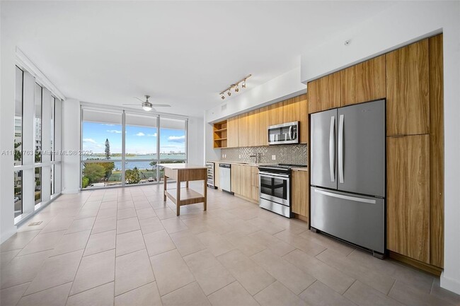 Building Photo - 2150 N Bayshore Dr Unit 301 Rental
