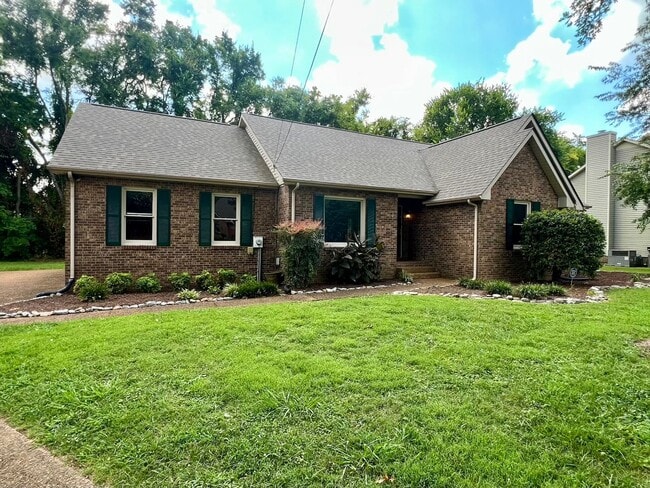 Building Photo - All Brick 3 Bed/2 Bath, Fenced Backyard, E... Rental