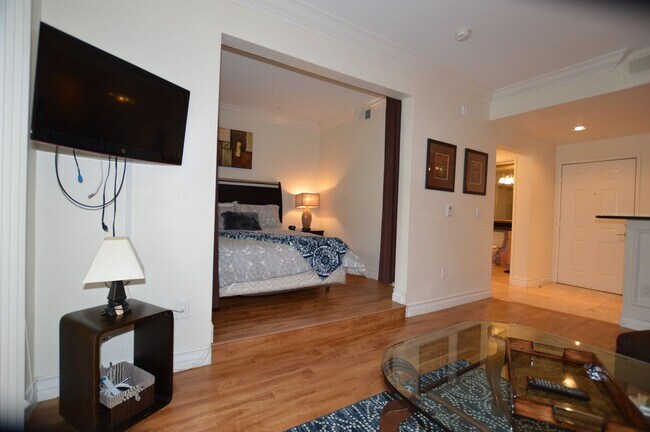 Photo - Charming Furnished Studio with Large Patio... Unidad 210 Rental
