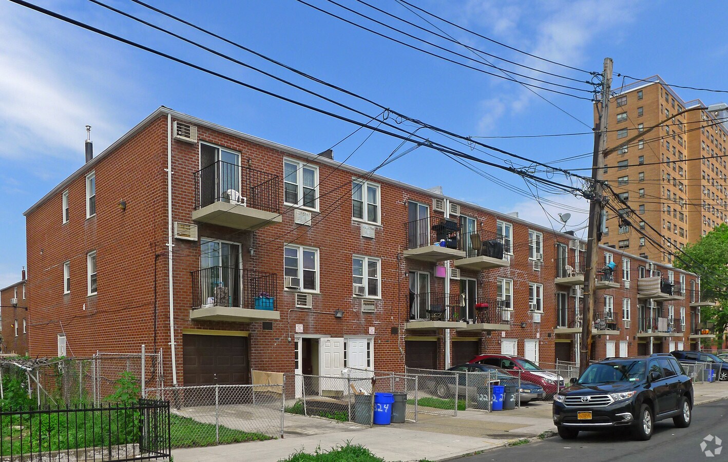 Photo - 2302-2324 W 12th St Apartments