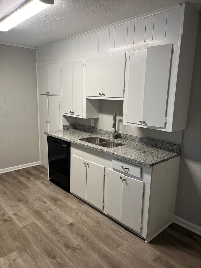 Photo - 7202 Carver Ave