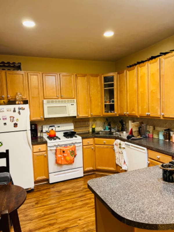 Building Photo - 2120 W Warner Ave