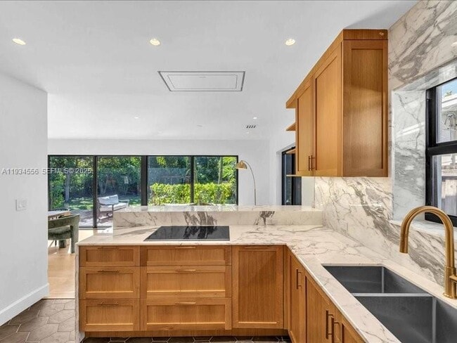 Photo - 920 W 47th Ct