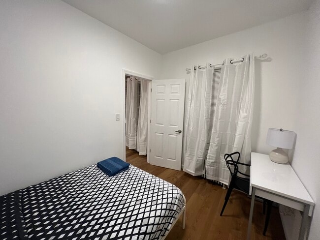 239 W 12th St