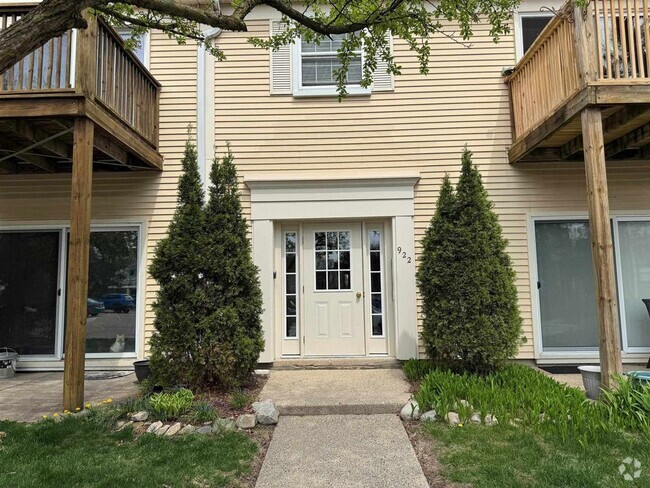Building Photo - 922 Chestnut Hill Dr Unit 922 Rental