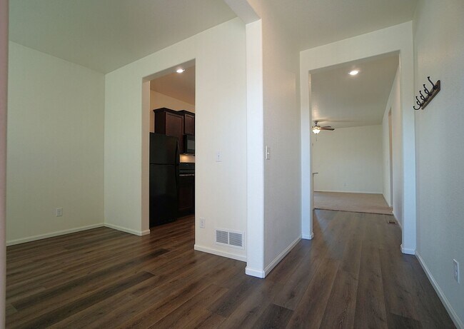 Photo - 6214 Meadowbank Ln