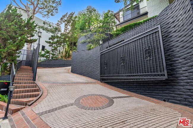 Photo - 9305 Beverlycrest Dr