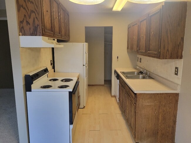 Building Photo - 808 Old Settlers Trl Unit 6