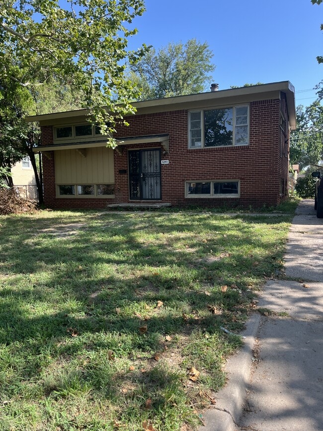 Building Photo - 1241 E Fortuna St Rental