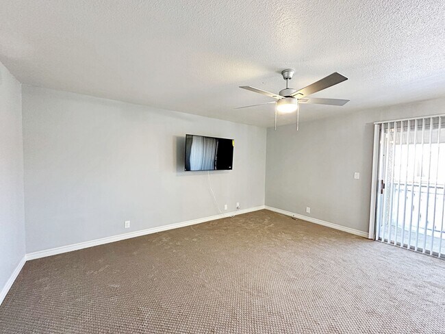 Photo - 2 BEDROOM 2 BATH FULLY REMODELED CONDO IN ... Unidad 400