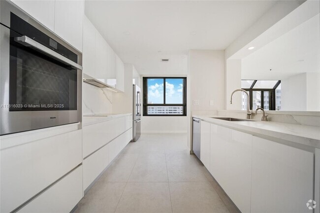 Building Photo - 201 Crandon Blvd Rental