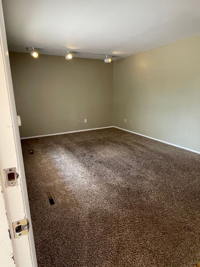 Photo - STUDENTS WELCOME! 4 Bed 2 Bath Home in West Ft Collins w/ Garage and Fenced Yard