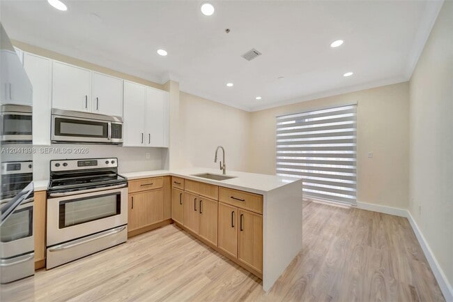 Photo - 17620 NW 73rd Ave Unidad 205-17