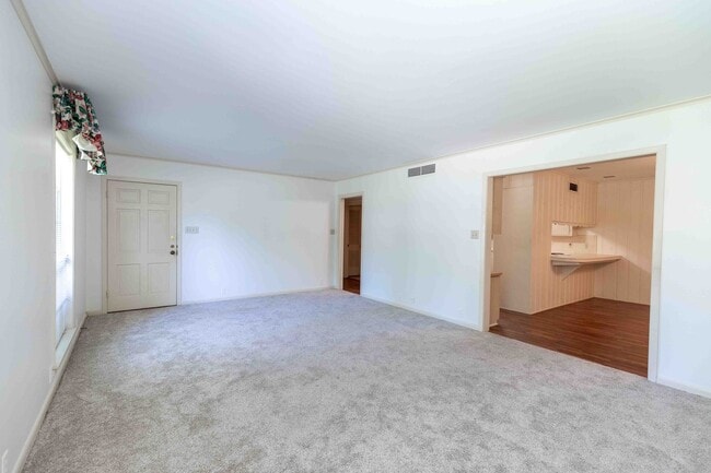 Photo - Charming 2 bedroom/2 bathroom Downstairs Unit