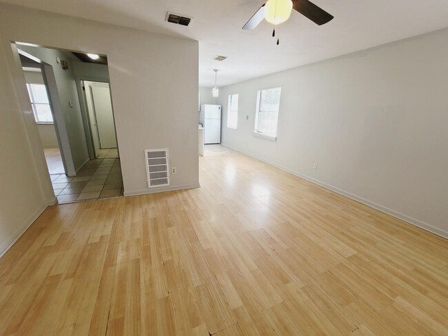 Photo - 306 White Dr