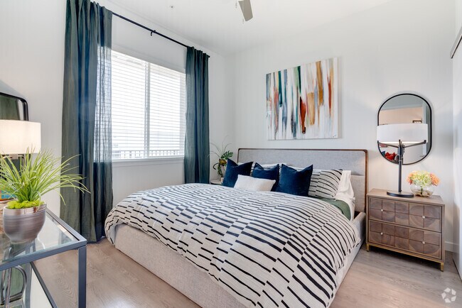 1BR, 1BA - 727SF