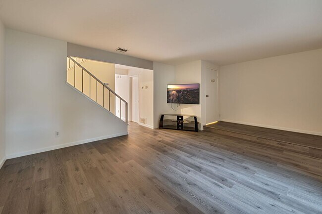 Photo - 317 Bridge Pl