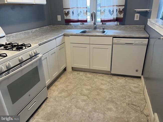 Building Photo - 1839 Powell St