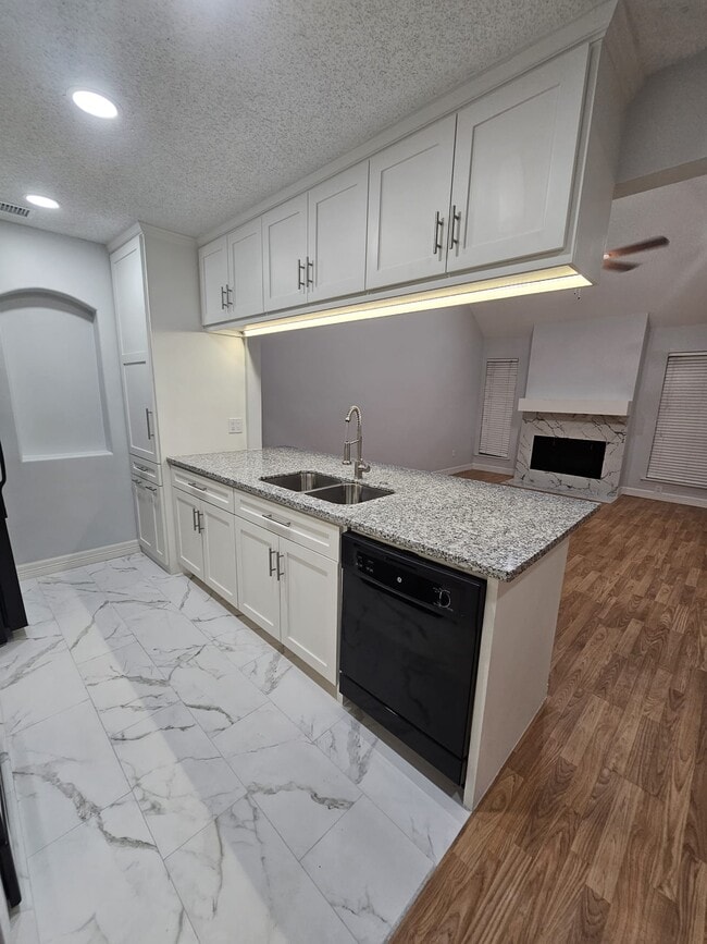Building Photo - 6601 Sands Point Dr Unit 61