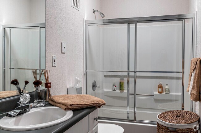 1BR, 1BA - 1094SF