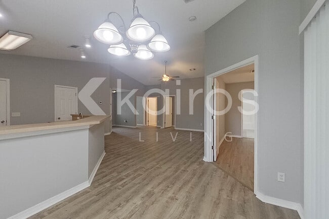 Photo - 225 Leebeck Cir